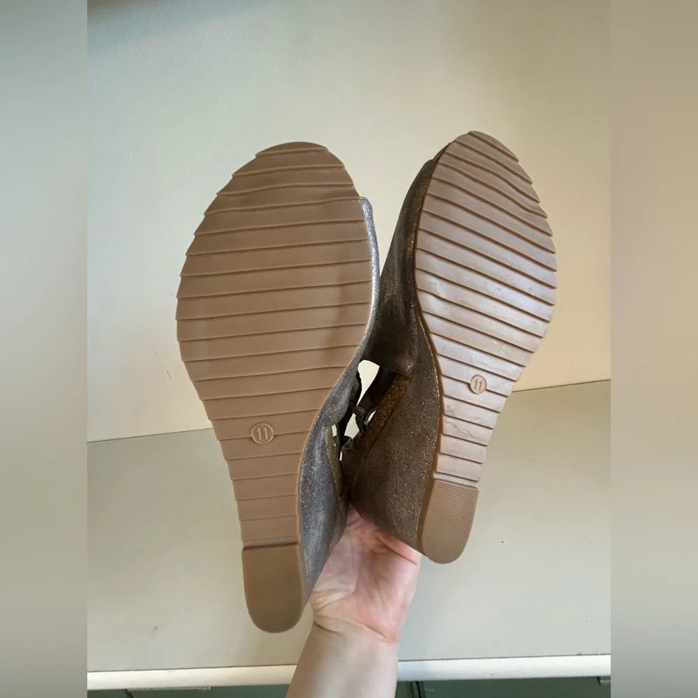 Boutique by Corkys Sunburst Metallic Wedge Sandals